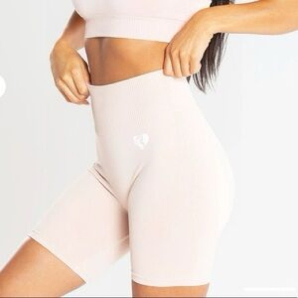 NWOT Women’s Best Power Seamless Cycling Short - Nude, Medium (M)